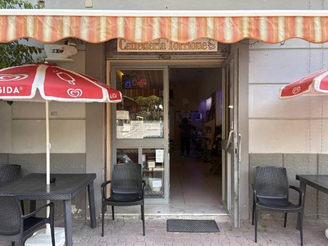 Locale Commerciale in affitto a Salerno, Campania