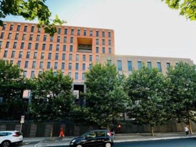 Locale Commerciale in affitto a Salerno, Campania