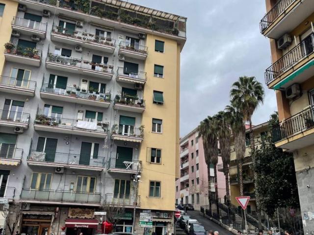 Locale Commerciale in affitto a Salerno, Campania