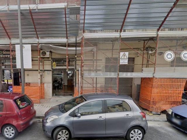 Locale Commerciale in affitto a Salerno, Campania