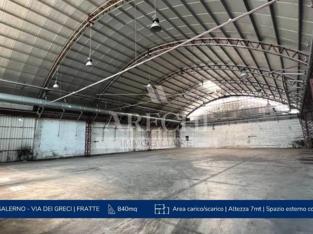 Locale Commerciale in affitto a Salerno, Campania