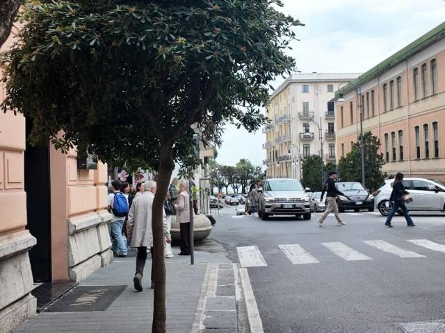 Locale Commerciale in affitto a Salerno, Campania