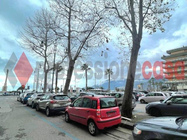 Locale Commerciale in affitto a Salerno, Campania