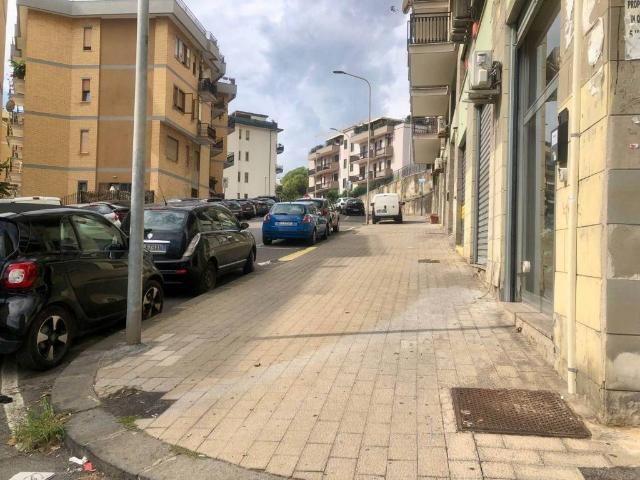 Locale Commerciale in affitto a Salerno, Campania