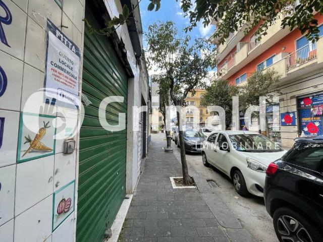 Locale Commerciale in affitto a Salerno, Campania