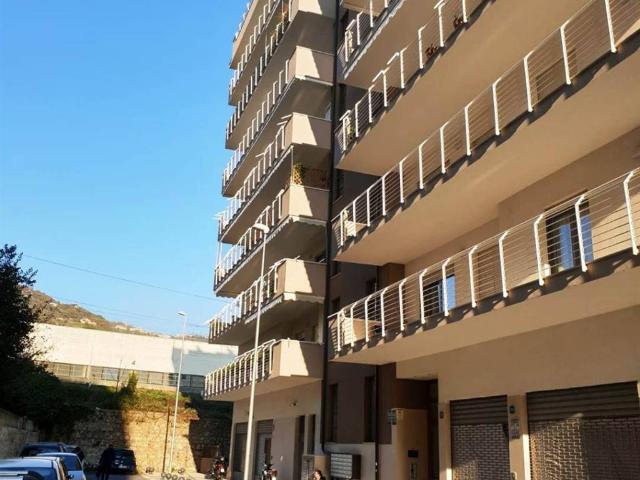 Locale Commerciale in affitto a Salerno, Campania
