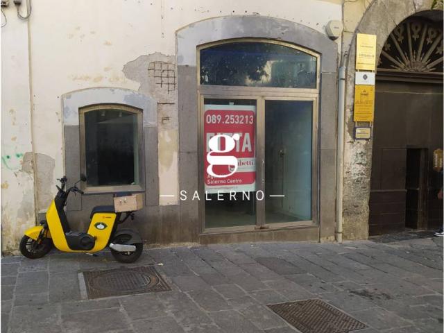 Locale Commerciale in affitto a Salerno, Campania