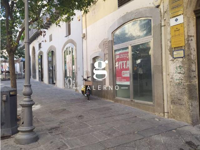 Locale Commerciale in affitto a Salerno, Campania