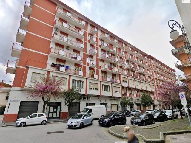 Locale Commerciale in affitto a Pastena, Salerno