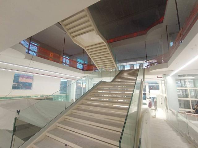 Locale Commerciale in affitto a Salerno, Campania