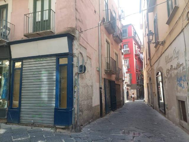 Locale Commerciale in affitto a Salerno, Campania