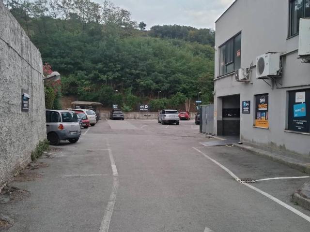 Locale Commerciale in affitto a Salerno, Campania