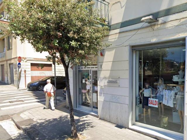 Locale Commerciale in affitto a Salerno, Torrione