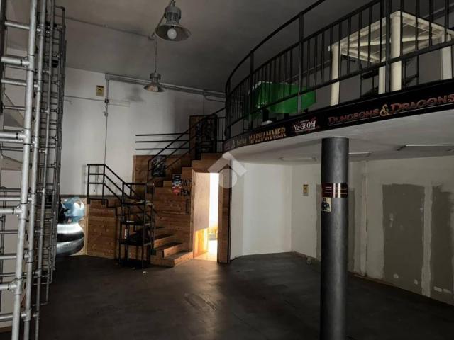 Locale Commerciale in affitto a Salerno, Campania