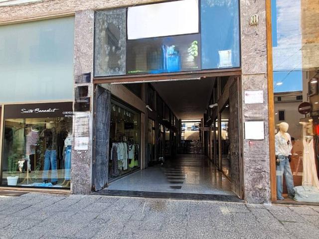Locale Commerciale in affitto a Salerno, Campania