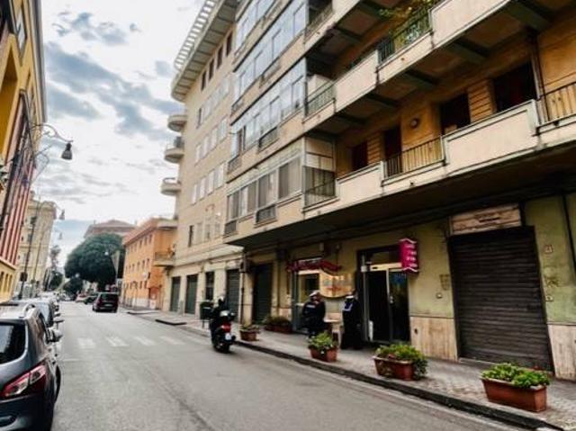 Locale Commerciale in affitto a Salerno, Campania
