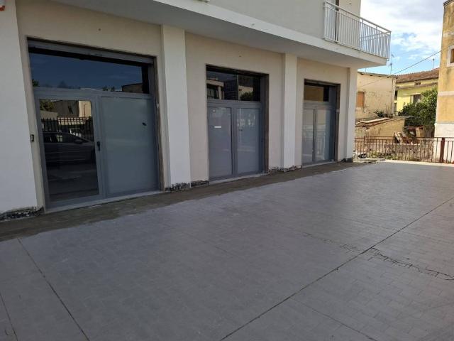 Locale Commerciale in affitto a Salerno, Campania
