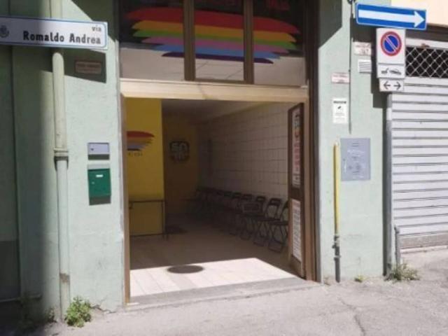 Locale Commerciale in affitto a Salerno, Campania