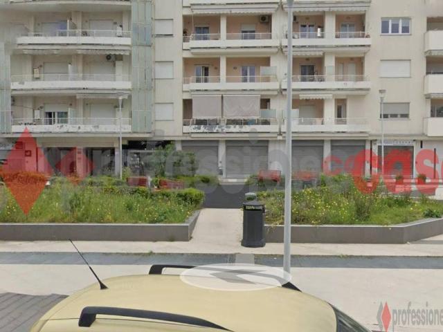Locale Commerciale in affitto a Salerno, Campania