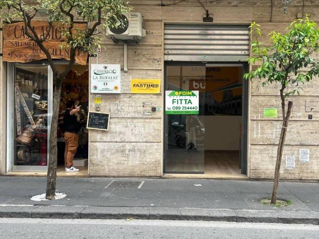 Locale Commerciale in affitto a Salerno, Campania