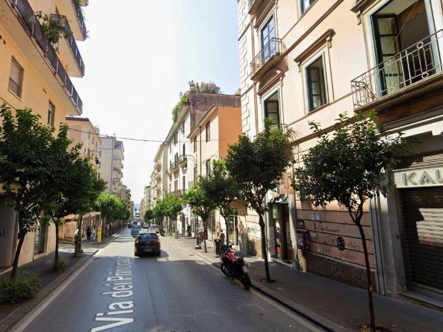 Locale Commerciale in affitto a Salerno, Campania