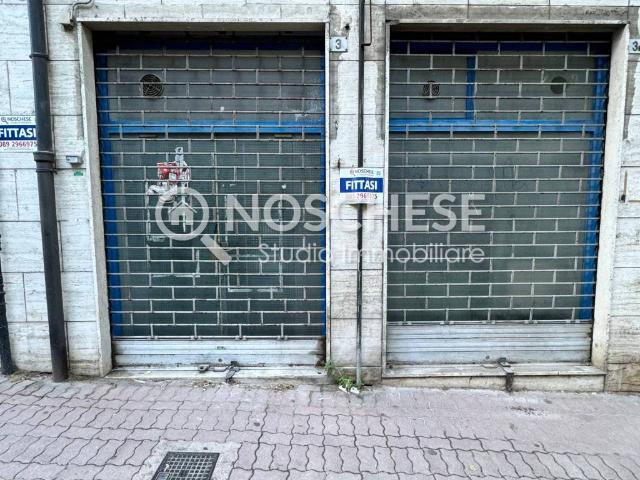Locale Commerciale in affitto a Fratte, Salerno