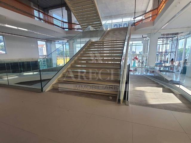 Locale Commerciale in affitto a Salerno, Campania
