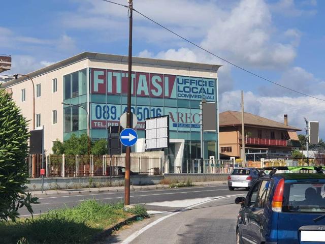 Locale Commerciale in affitto a Salerno, Campania