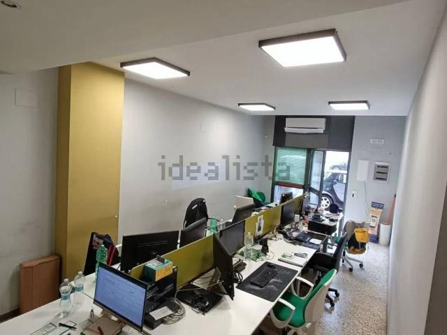 Locale Commerciale in affitto a Fratte, Salerno