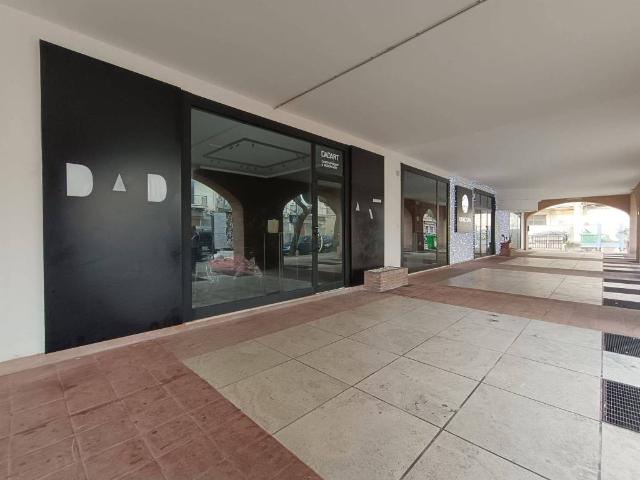 Locale Commerciale in affitto a Pastena, Salerno