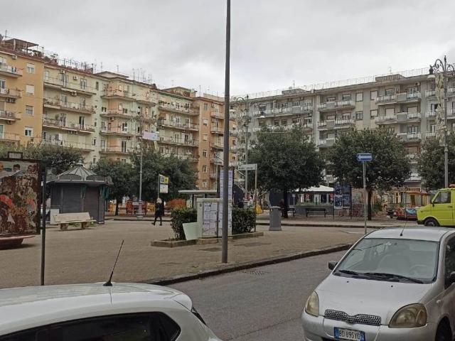 Locale Commerciale in affitto a Salerno, Campania