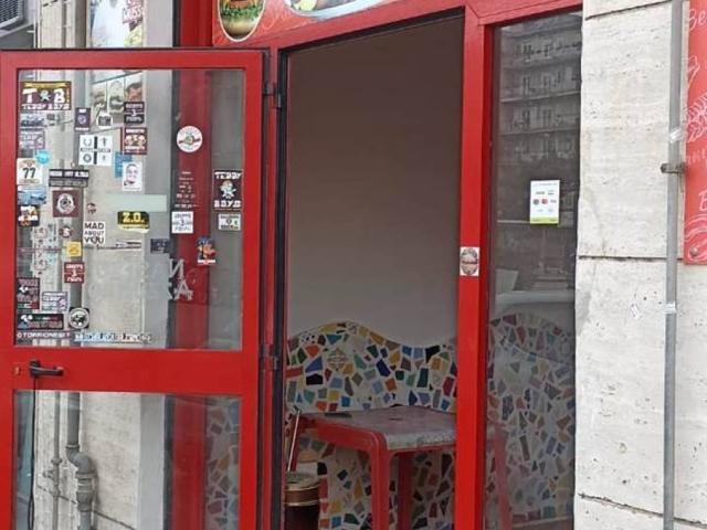 Locale Commerciale in affitto a Salerno, Campania