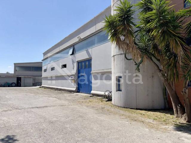 Locale Commerciale in affitto a Salerno, Campania