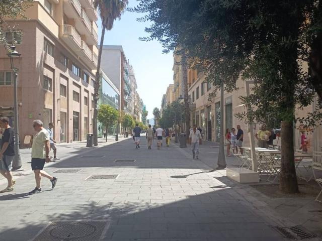 Locale Commerciale in affitto a Salerno, Campania