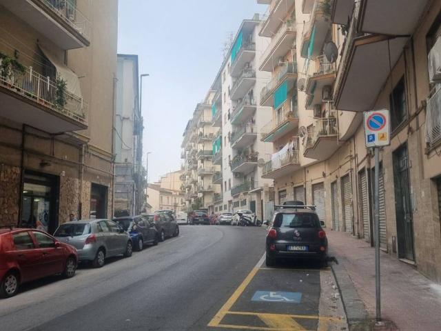 Locale Commerciale in affitto a Salerno, Campania