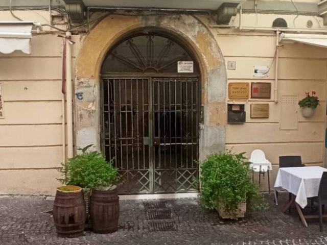 Locale Commerciale in affitto a Salerno, Campania