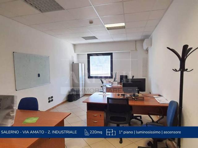 Locale Commerciale in affitto a Salerno, Campania