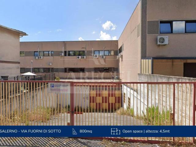 Locale Commerciale in affitto a Salerno, Campania