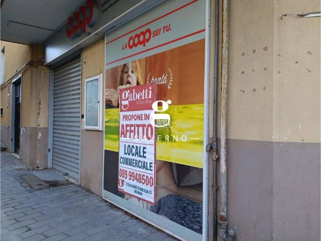 Locale Commerciale in affitto a Mercatello, Salerno