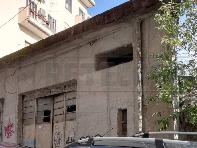 Locale Commerciale in affitto a Salerno, Campania