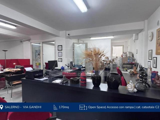 Locale Commerciale in affitto a Salerno, Campania