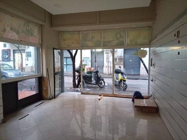 Locale Commerciale in affitto a Salerno, Campania
