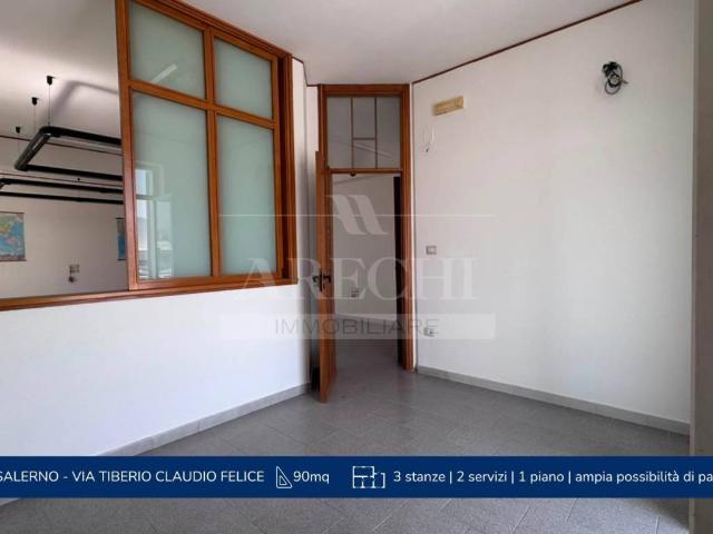 Locale Commerciale in affitto a Salerno, Campania
