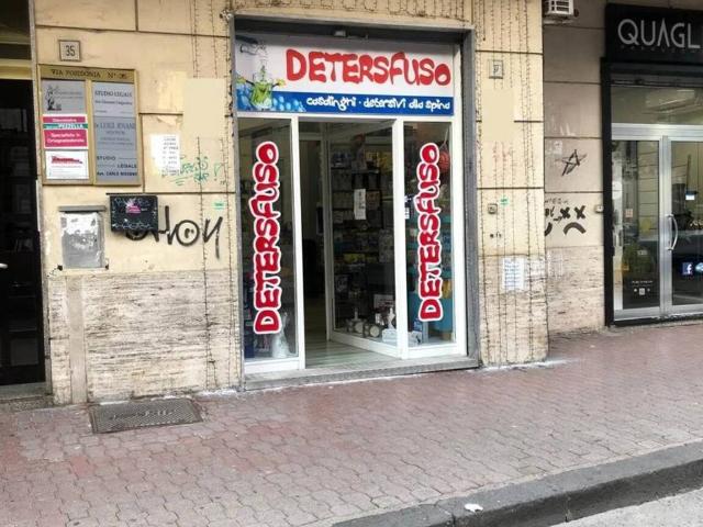Locale Commerciale in affitto a Salerno, Campania