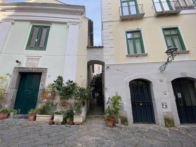 Locale Commerciale in affitto a Salerno, Campania