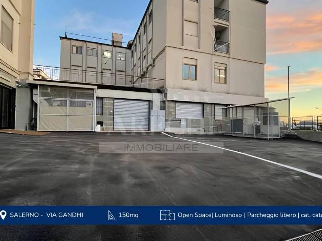 Locale Commerciale in affitto a Salerno, Campania