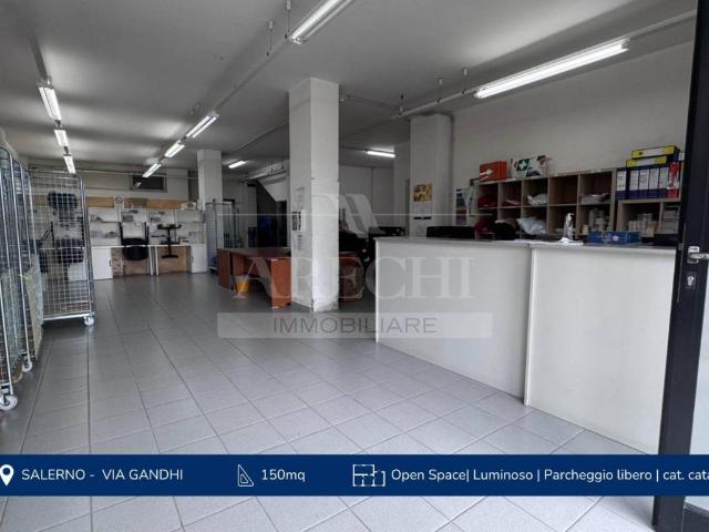 Locale Commerciale in affitto a Salerno, Campania