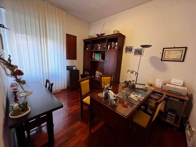 Locale Commerciale in affitto a Pastena, Salerno