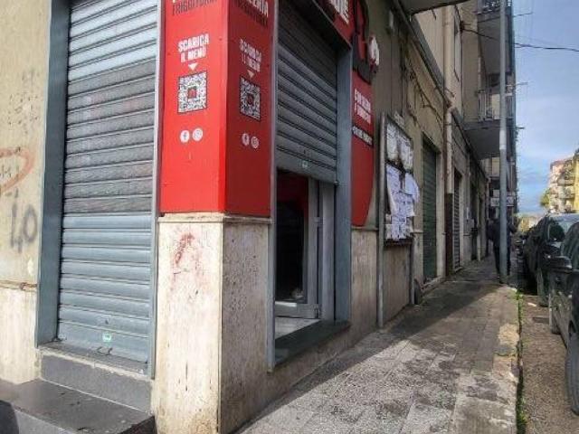 Locale Commerciale in affitto a Salerno, Campania