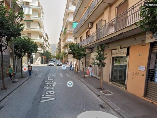 Locale Commerciale in affitto a Salerno, Campania